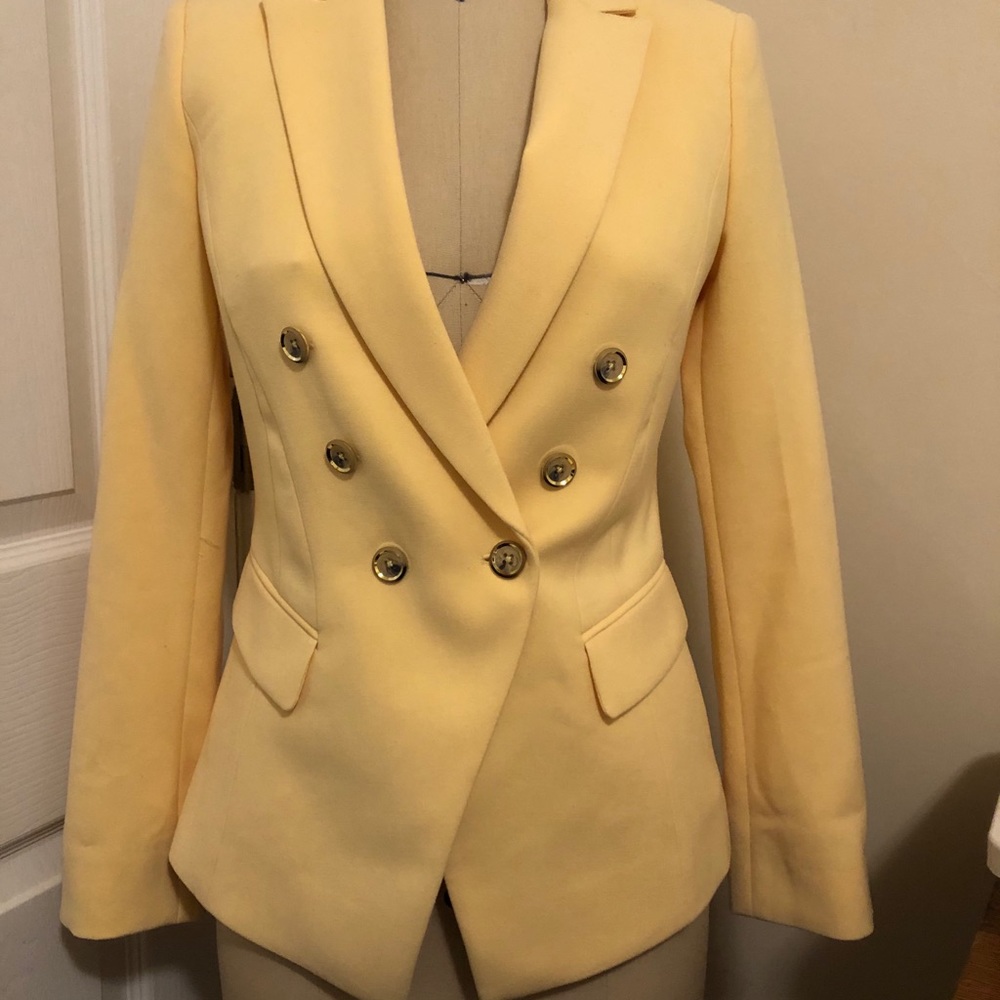 “WHITE BLACK” Yellow Blazer
